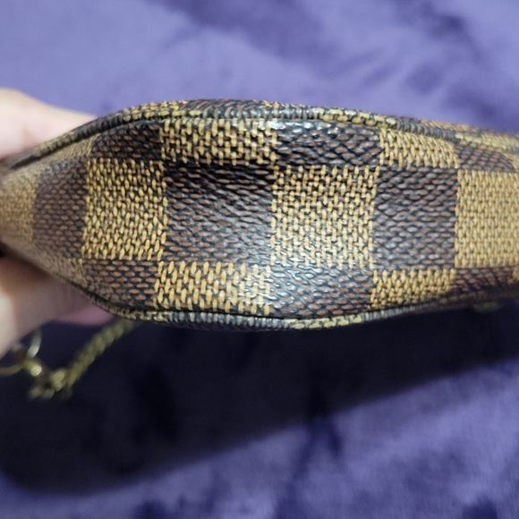 Louis Vuitton Bucket Pochette in Damier Ebene - Picture 12 of 12